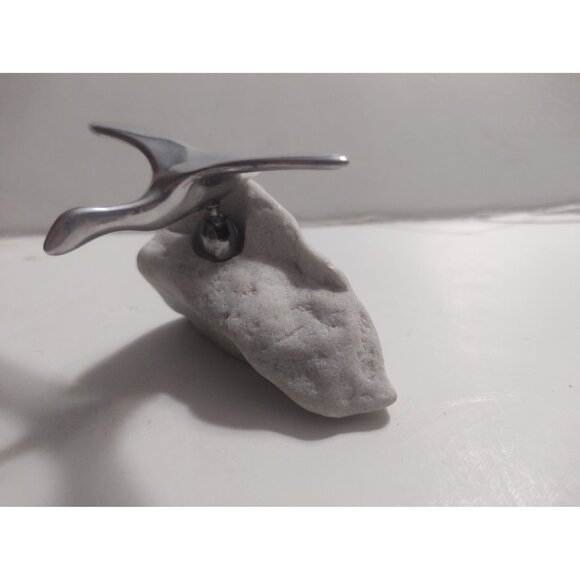 Hoselton Vintage Goose Sculpture Made in Canada Hand Crafted  3.5" x 4" x 2 1/2" - Picture 5 of 9